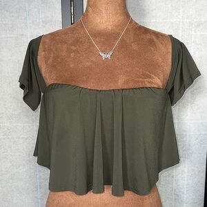 Fashion Nova Olive Green Women's Crop Top
96% Polyester 4% Spandex